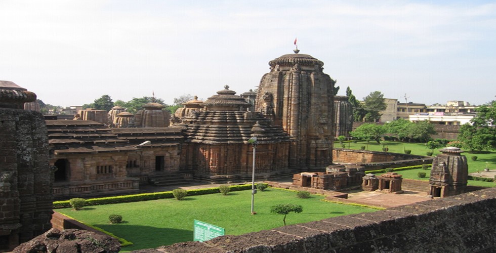 https://d3r8gwkgo0io6y.cloudfront.net/upload/Lingaraj temple.jpg